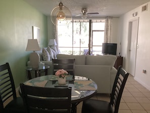 Smart TV, DVD player, table tennis, stereo