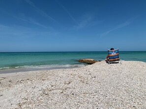 Am Strand, Liegestühle, Strandtücher