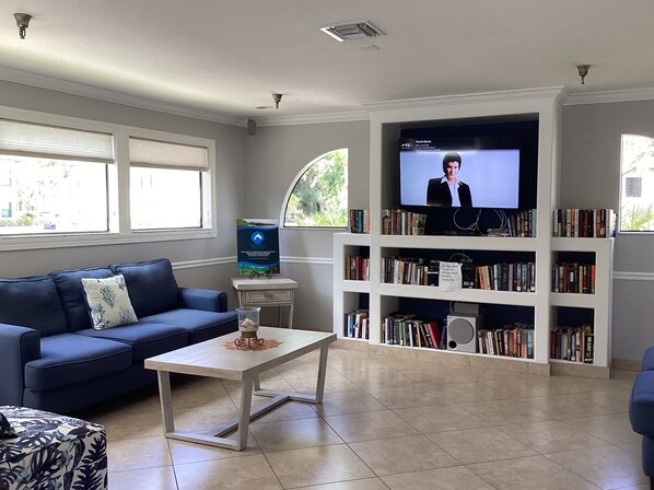 Interior - Beautiful Ground floor condo close to beaches and IMG,shopping and food (Bradenton)