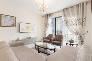 Exclusive Apartment | Living area | 55-inch Smart TV with digital channels, TV, Netflix - Lux BnB I Standpoint Tower I Opera View (Dubai)