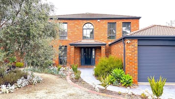 Mặt tiền nơi lưu trú