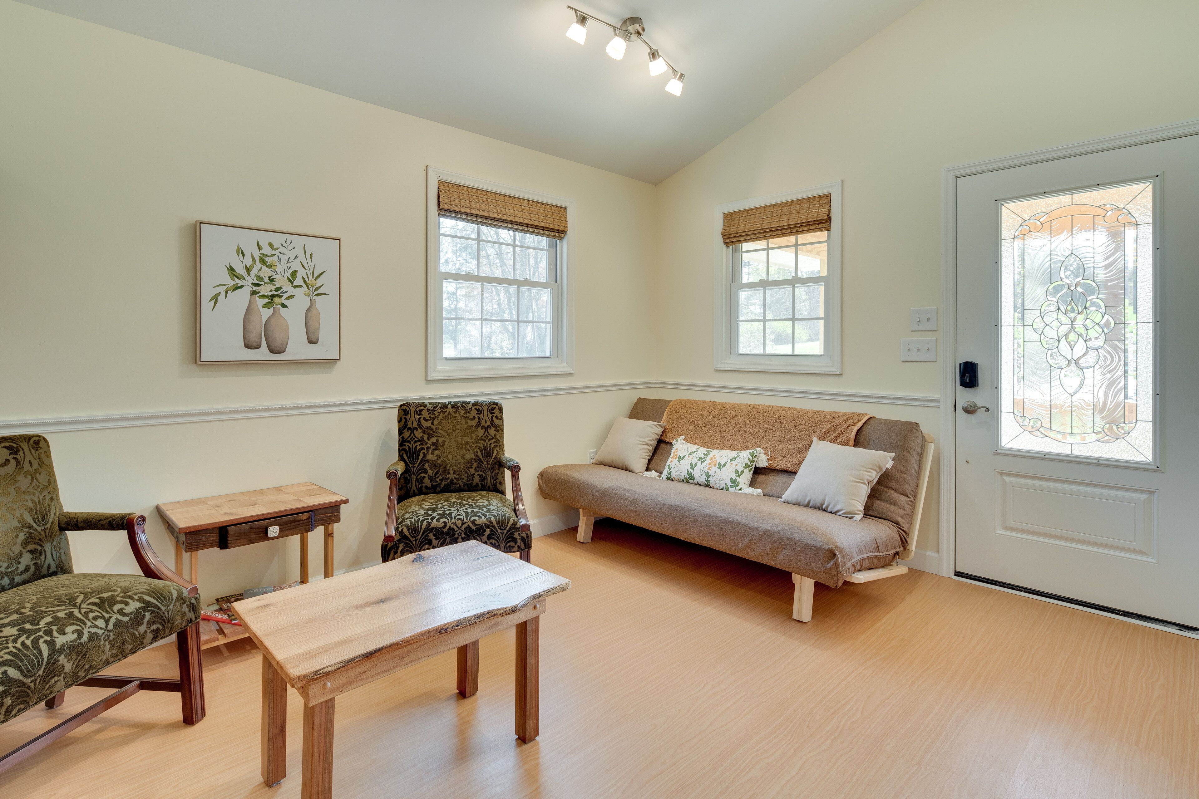 Hendersonville Home w/ Deck - 6 Mi to Downtown!