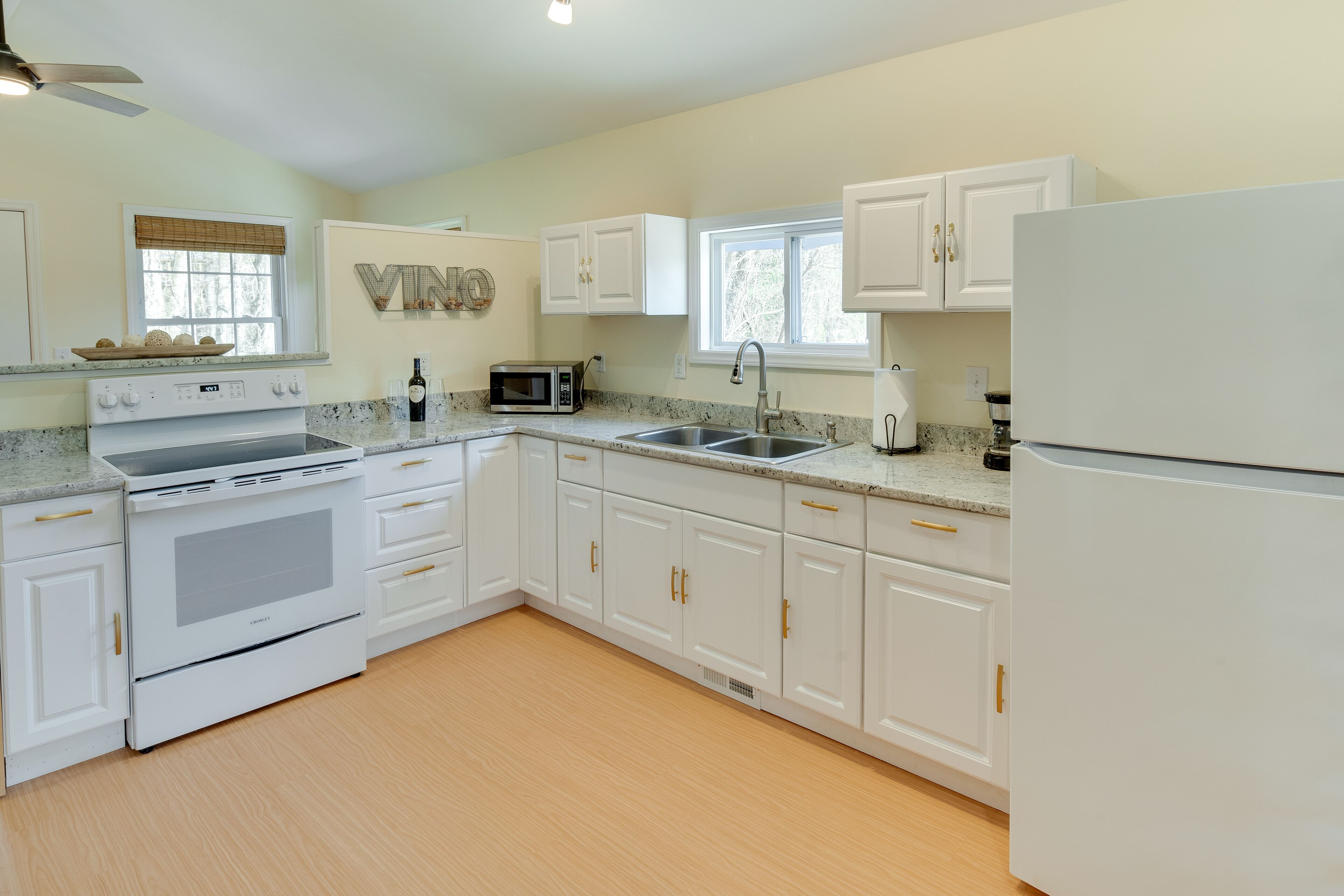 Hendersonville Home w/ Deck - 6 Mi to Downtown!