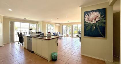 Open Range Zoo/Supper Comfortable Beds/Shopping Center