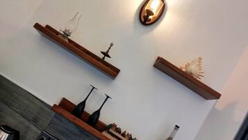 Deluxe Room | 1 bedroom, minibar, in-room safe, individually furnished