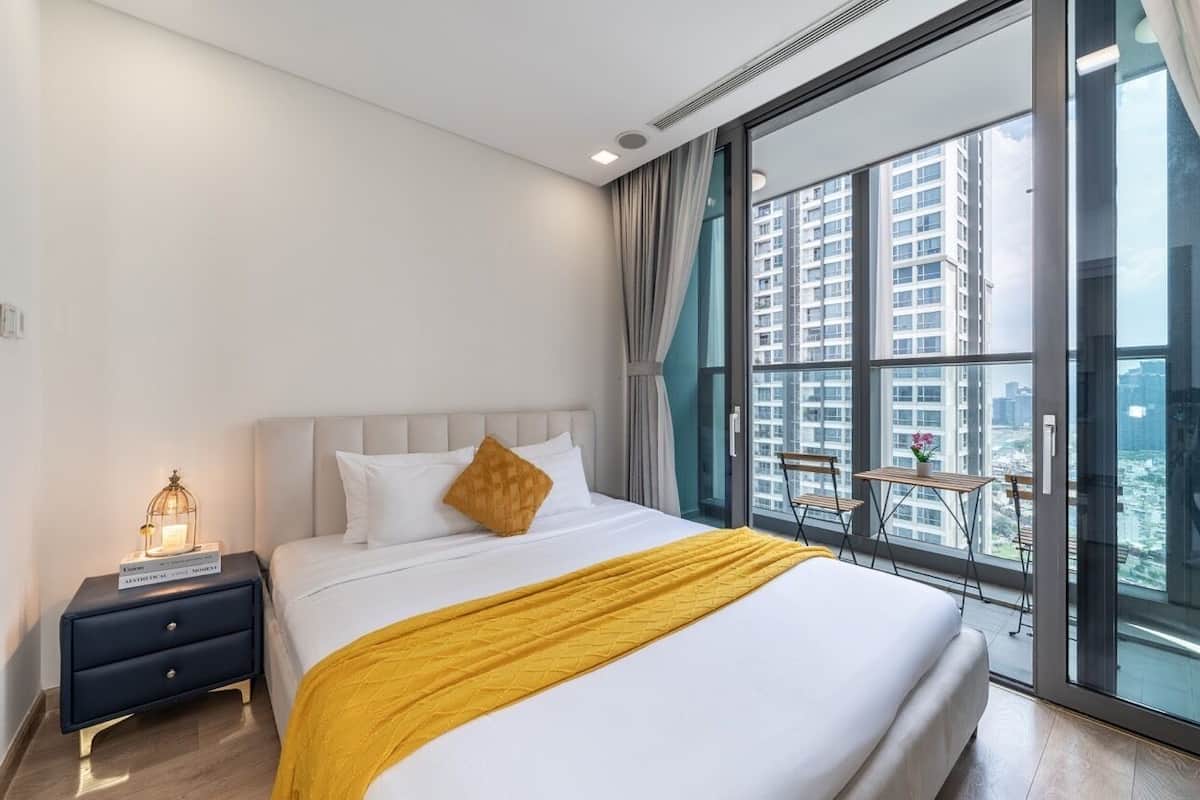 Apartamento Deluxe, 1 habitación, balcón, vistas a la ciudad | Caja fuerte, escritorio, espacio para trabajar con un portátil