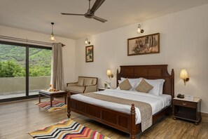 Hill View - Jaccuzi Suite With Private Terrace | Premium bedding, in-room safe, individually decorated