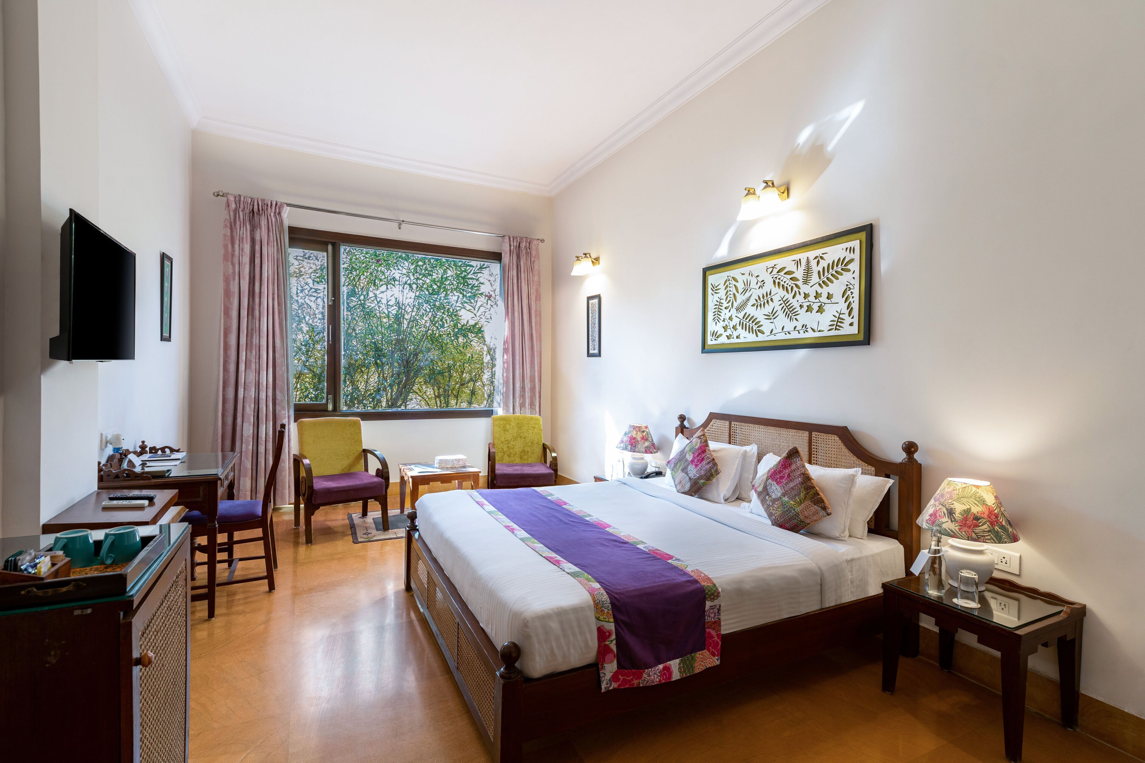Premium bedding, in-room safe, individually decorated