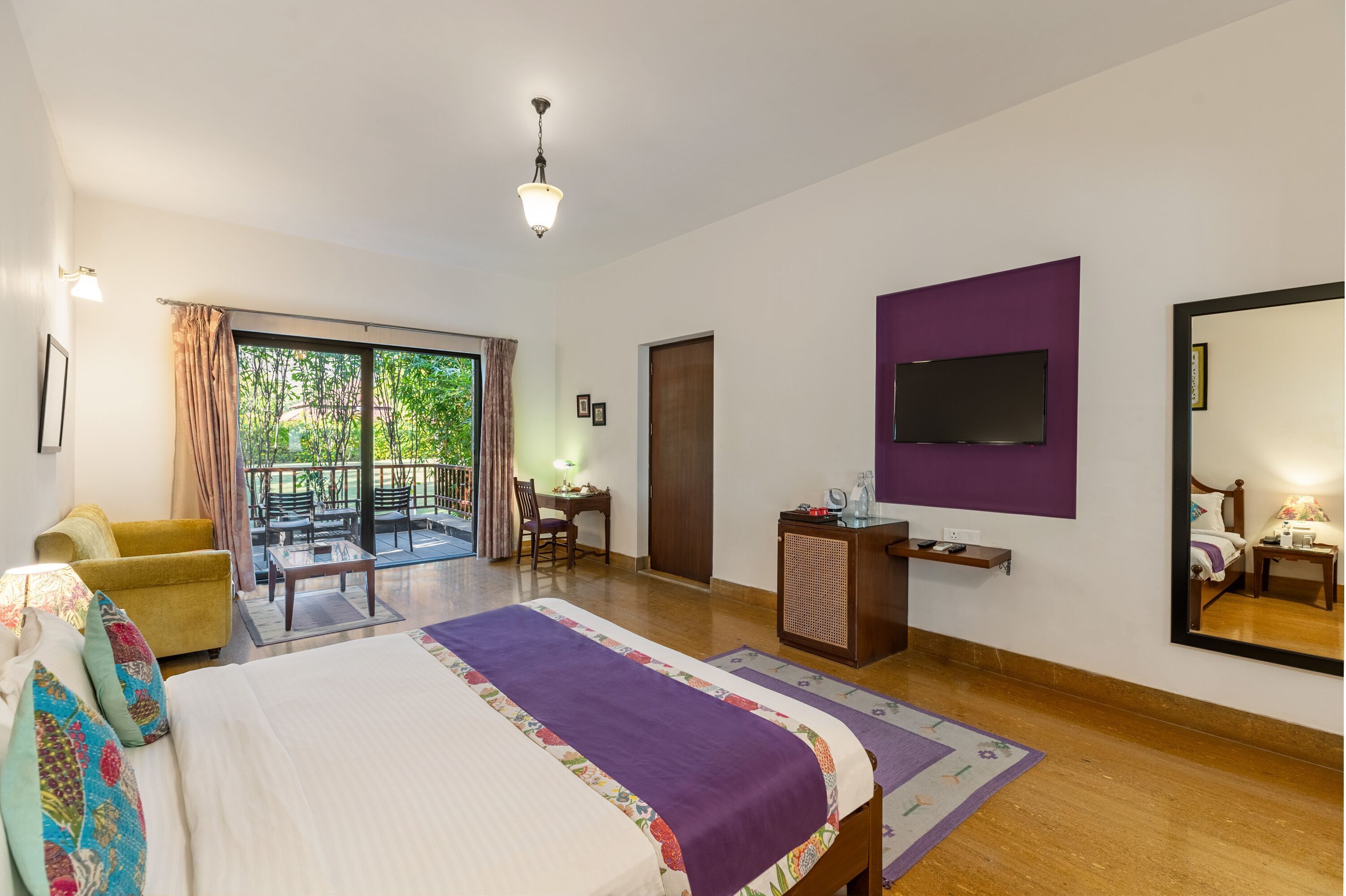 Premium bedding, in-room safe, individually decorated