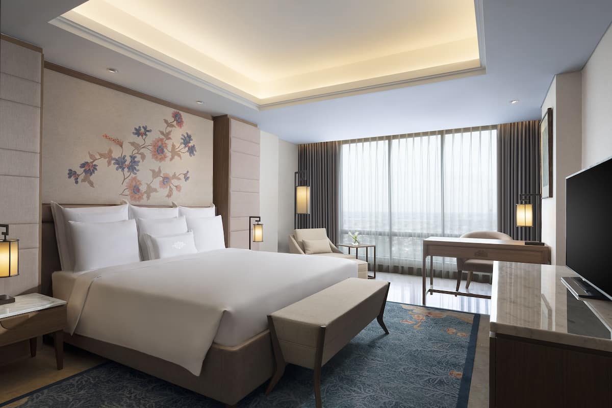 Executive Room King | Iron/ironing board, free WiFi, bed sheets