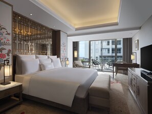 Premier King | Iron/ironing board, free WiFi, bed sheets - Hotel Tentrem Semarang (Semarang)