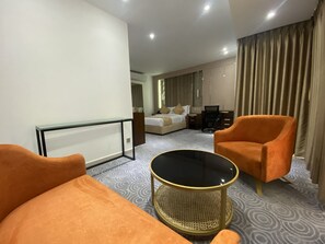 Habitación doble | Baño | Regadera, regadera tipo lluvia, secadora de cabello, batas 