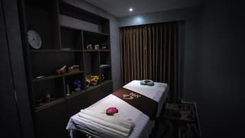 1 treatment room, massages