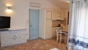 Oven, paper towels - Villetta Valeria 2A (Olbia)
