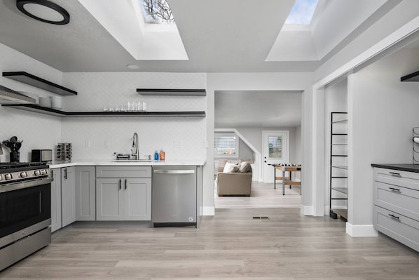 Fridge, dishwasher, coffee/tea maker