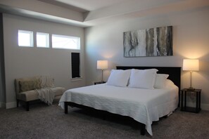 4 bedrooms, iron/ironing board, free WiFi, bed sheets - New Home in Prime Location, SATX (San Antonio)