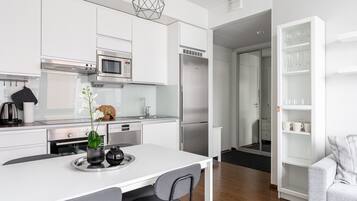 Premium Apartment | Private kitchen | Full-sized fridge, microwave, oven, stovetop