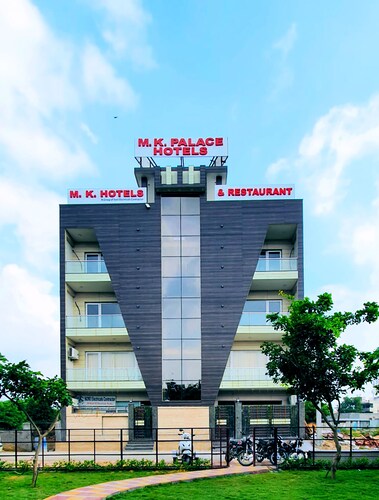 M K Hotel & Restaurant