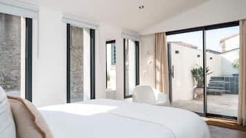 Deluxe Double Room, Ensuite, Courtyard View (Georges)