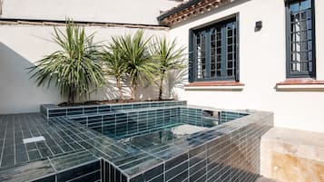 Deluxe Double Room, Ensuite (Jean) | Outdoor pool