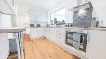 House, Ensuite | Shared kitchen