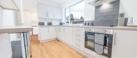 House, Ensuite | Shared kitchen