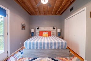 3 bedrooms, iron/ironing board, WiFi, bed sheets - Indigo Blues at Pirate's Beach | Hot Tub | 3mins to beach | Pet Friendly | Unique Amenities | Patio (Galveston)