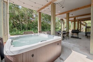 Terrace/patio - Indigo Blues at Pirate's Beach | Hot Tub | 3mins to beach | Pet Friendly | Unique Amenities | Patio (Galveston)