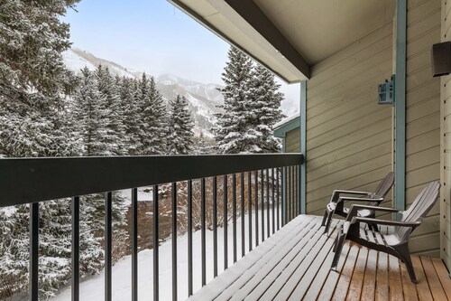Riverside Condos A102 by AvantStay | Condo Close To Downtown, Town Park