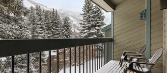 Riverside Condos A102 by AvantStay | Condo Close To Downtown, Town Park