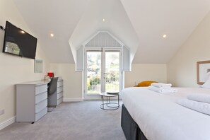 2 bedrooms, iron/ironing board, travel crib, free WiFi - Forge Bridge Cottage | Coniston -  2 bedroom riverside cottage for 3 people (Coniston)