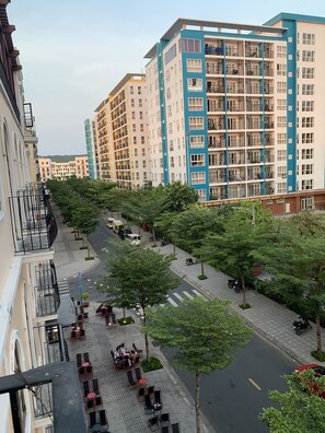 المنطقة المحيطة بالمنشأة