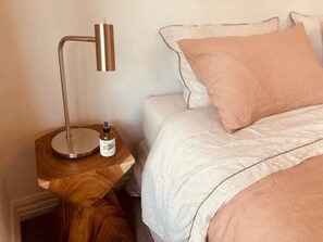 1 bedroom, bed sheets - The River Kiah Retreat (Kiah)