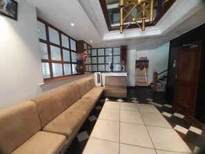 Lobby - Raja Hotel (Kalyan)