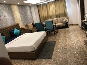 2 عدّة غرف نوم وواي فاي وملاءات أسرّة