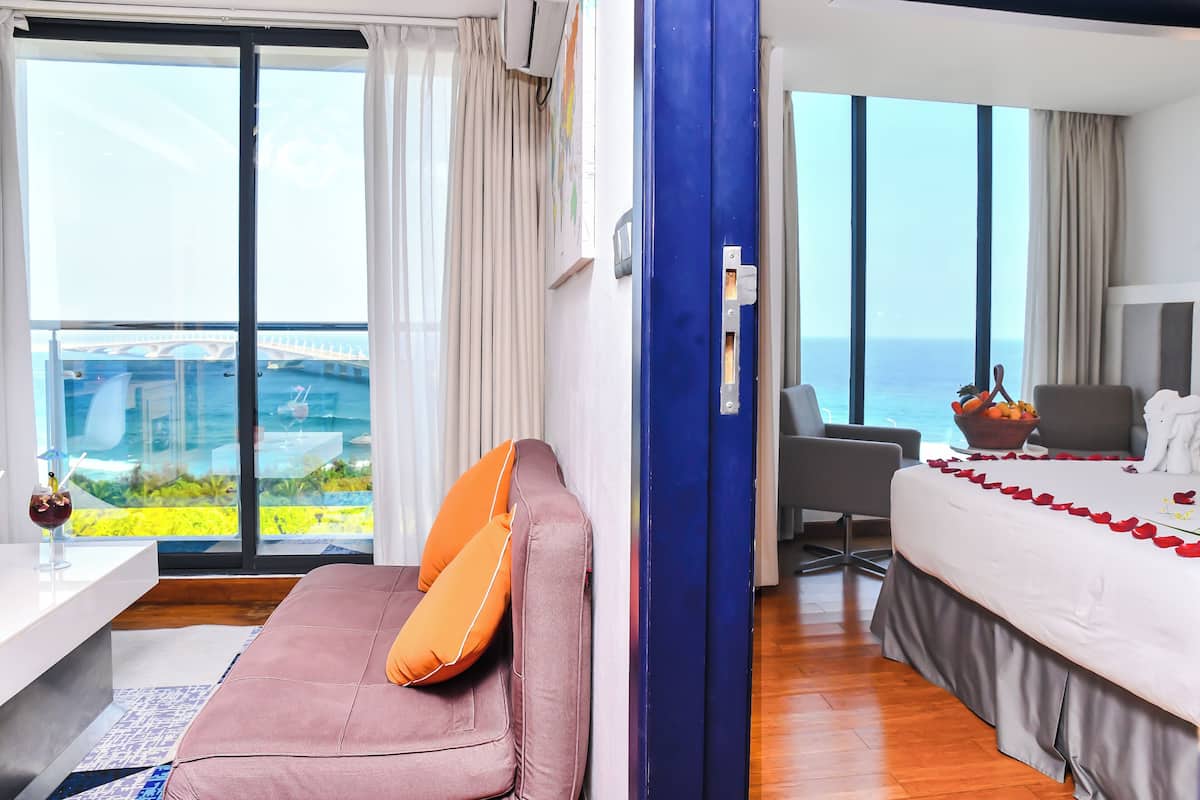 Suíte luxo, 1 cama de casal, vista para o oceano | Frigobar, cofres nos quartos, escrivaninha