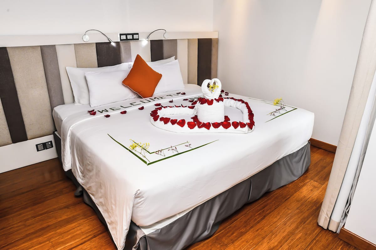 Suíte júnior, 1 cama de casal, vista para a cidade | Frigobar, cofres nos quartos, escrivaninha