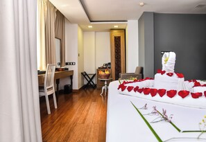 Junior Suite, 1 Double Bed, City View | Minibar, in-room safe, desk, laptop workspace - Beehive Premier (Malé)