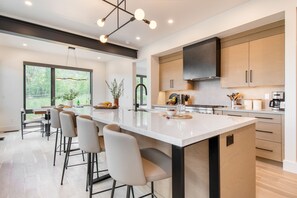 Fridge, microwave, oven, stovetop - Encore by AvantStay | Minutes from the Slopes in PC! w/ Hot Tub (Park City)
