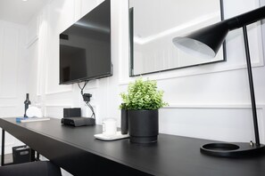 In-room safe, desk, laptop workspace, free WiFi - HOTEL TANO (Tamuning)