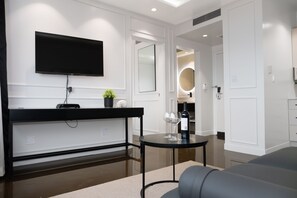 Premier Suite | In-room safe, desk, laptop workspace, rollaway beds - HOTEL TANO (Tamuning)