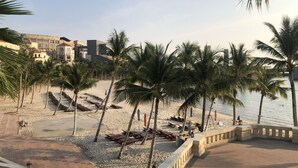 ใกล้ชายหาด, ทรายสีขาว, บาร์ริมหาด