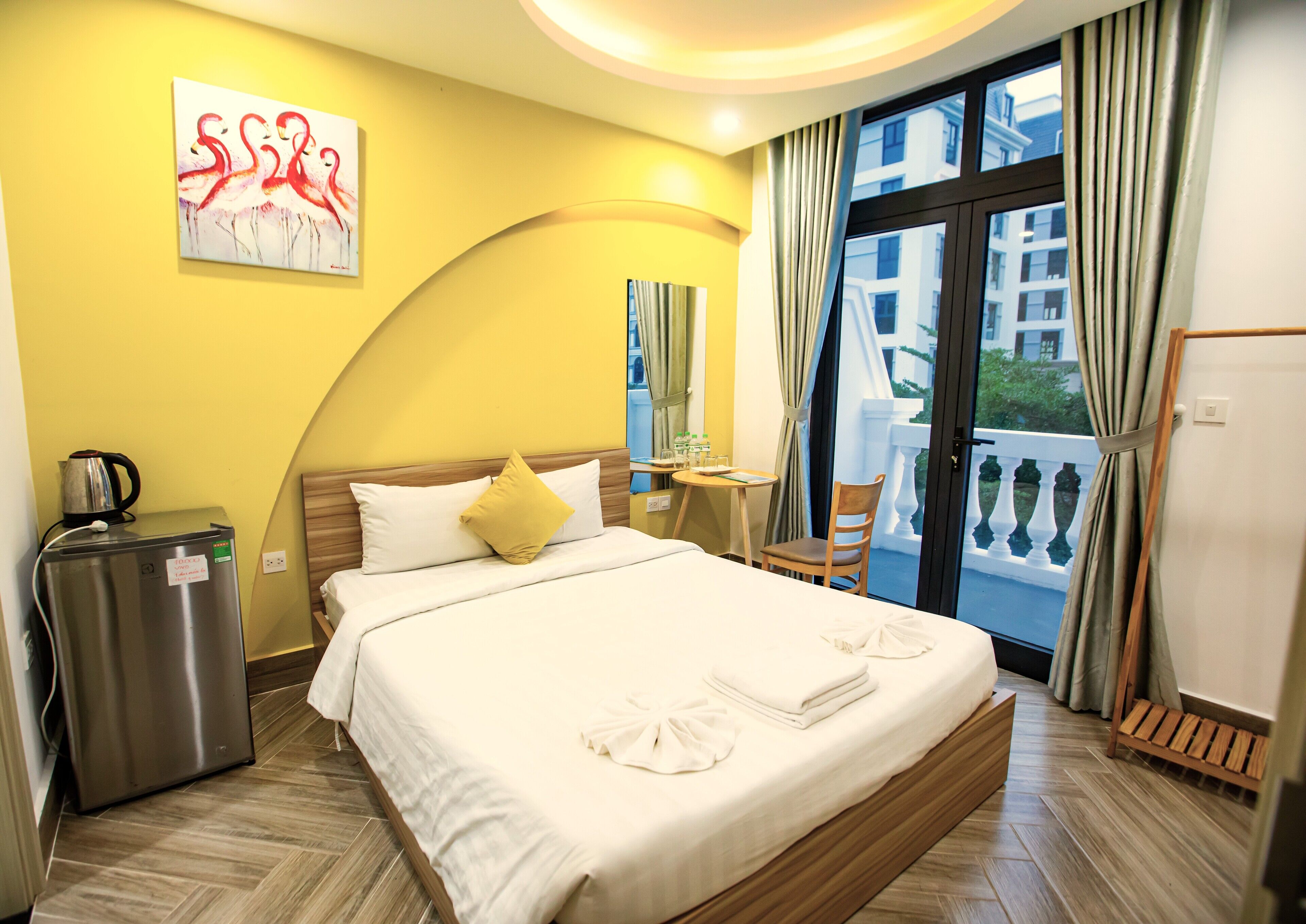 Decoración personalizada, muebles diferentes y escritorio 