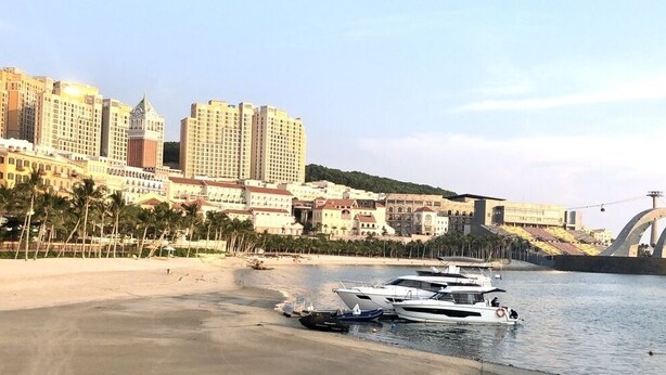 ใกล้ชายหาด, ทรายสีขาว, บาร์ริมหาด