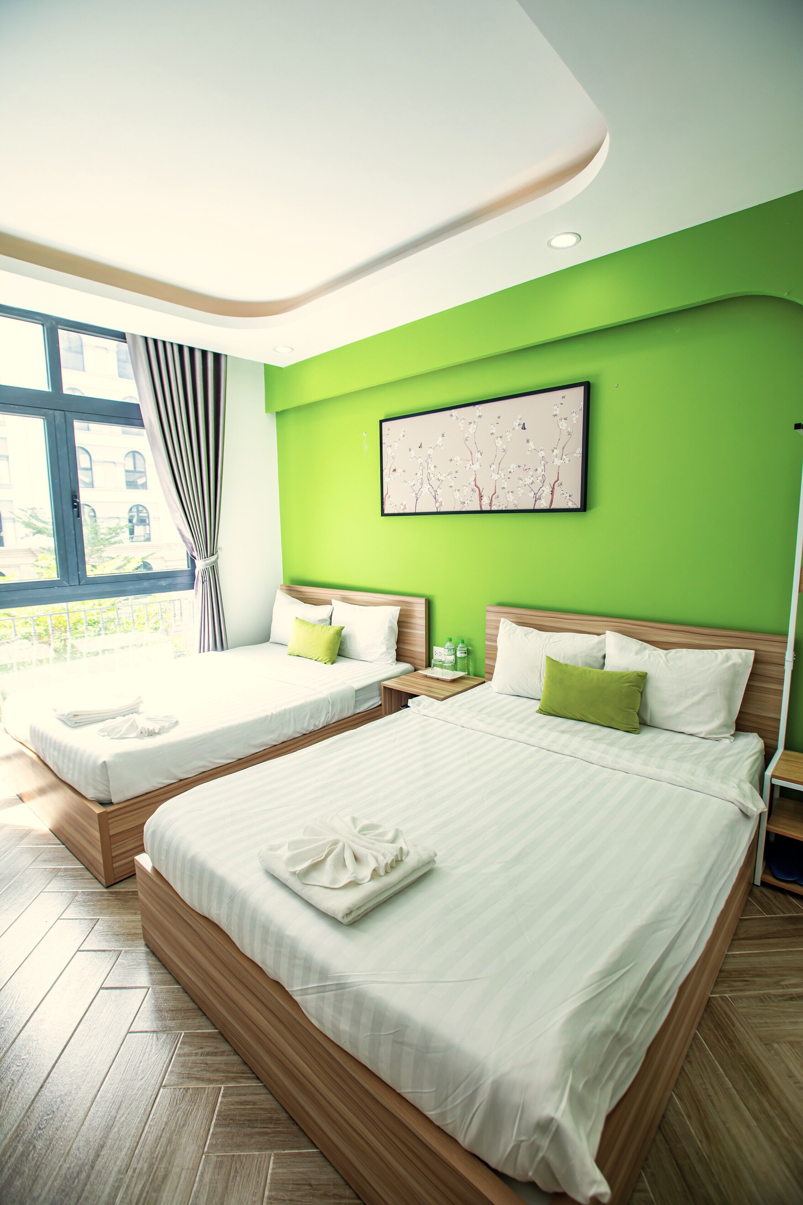 Individuell inredning, unika möbler, skrivbord och arbetsyta för laptop