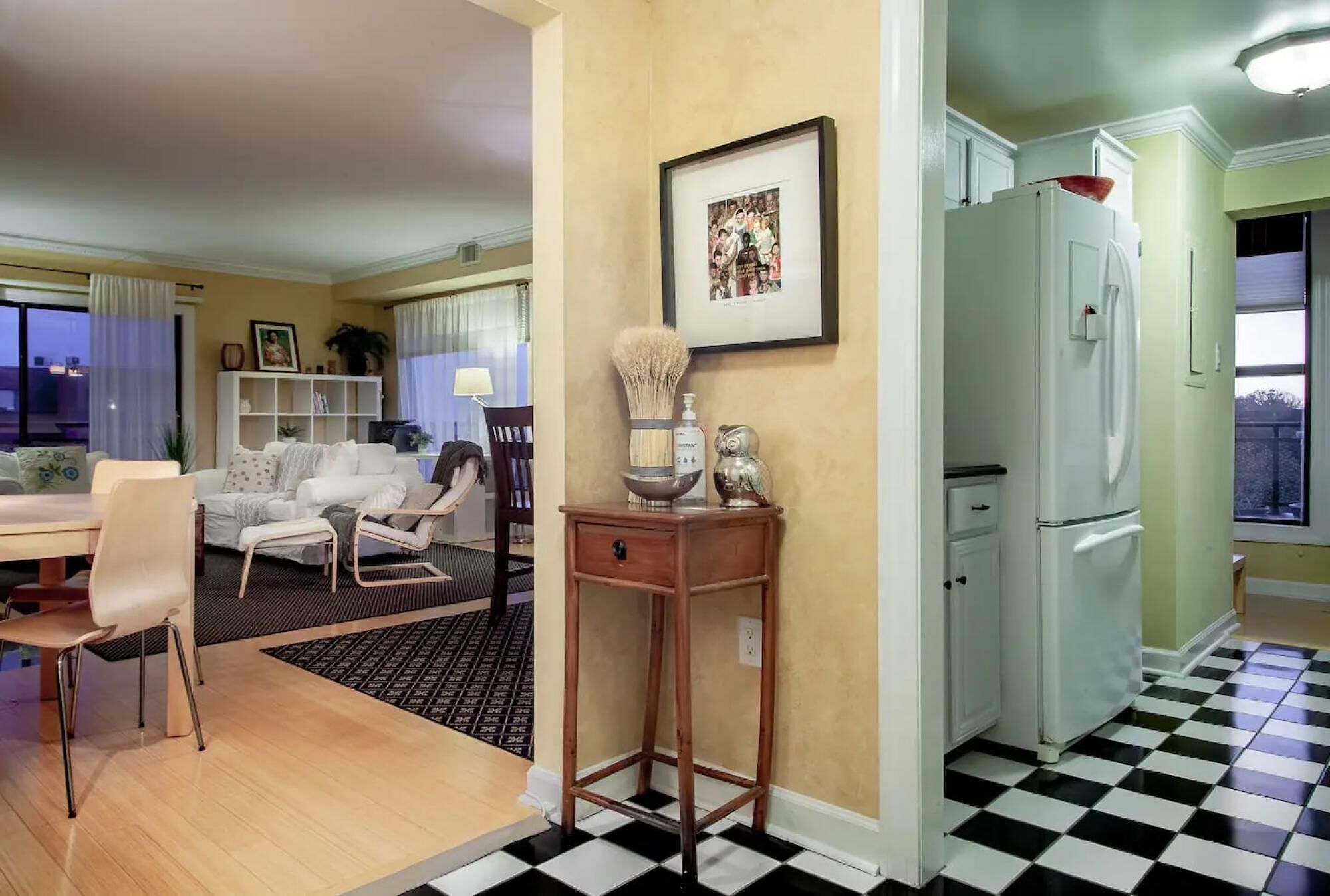 Gorgeous Rosslyn Penthouse w Views Free Parking Metro Subway