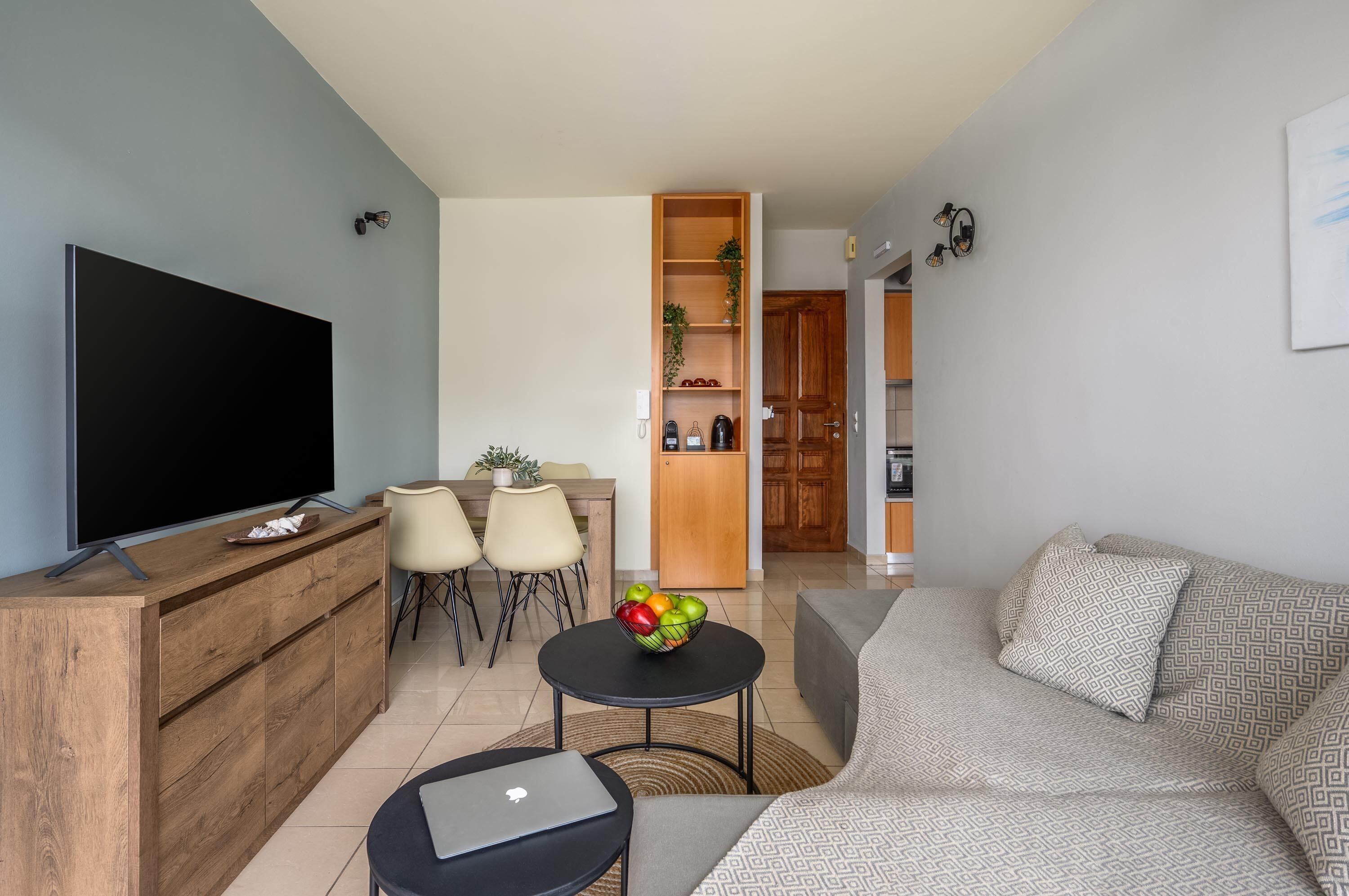 Elli Downtown Studios - Karma