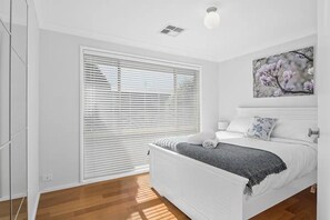 3 chambres, fer et planche à repasser, Wi-Fi gratuit, draps fournis