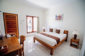 Chambre Double Standard, vue piscine | 1 chambre, surmatelas, minibar, coffres-forts dans les chambres