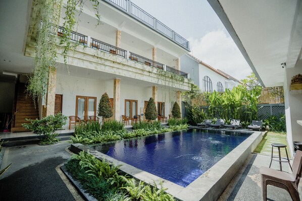 Deluxe Room, Pool View | Terrace/patio